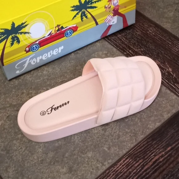 Pink Slipers - Picture 4 of 5